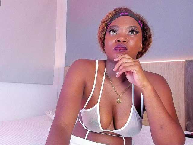chanellmonroe live cam on BongaCams