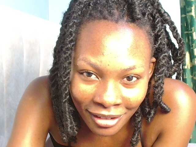 Pretty2000 live cam on BongaCams