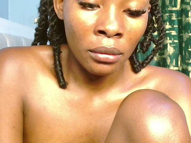 Pretty2000 live cam on BongaCams