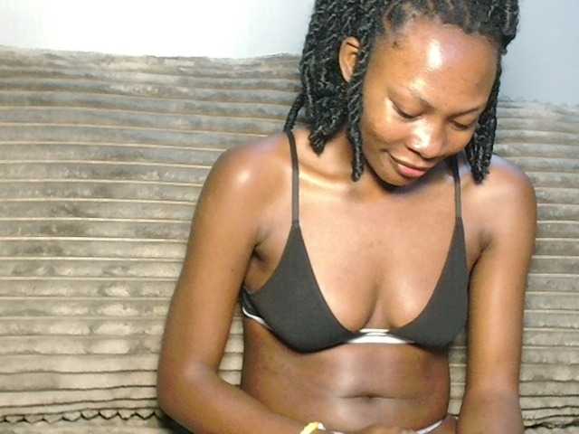 Pretty2000 live cam on BongaCams