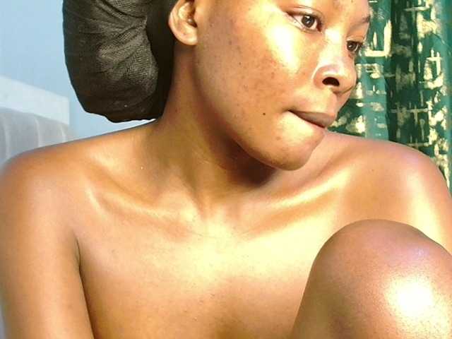 Pretty2000 live cam on BongaCams