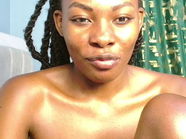 Pretty2000 live cam preview