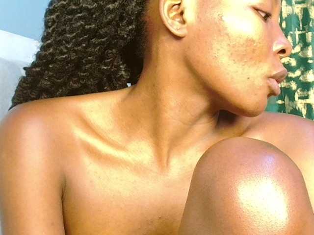 Pretty2000 live cam on BongaCams