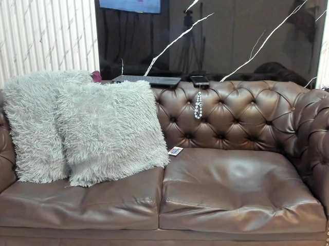 AprilJune live cam preview