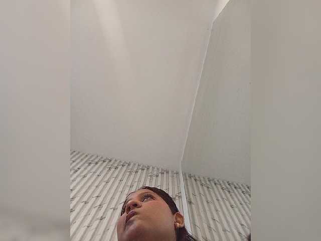 AprilJune live cam preview