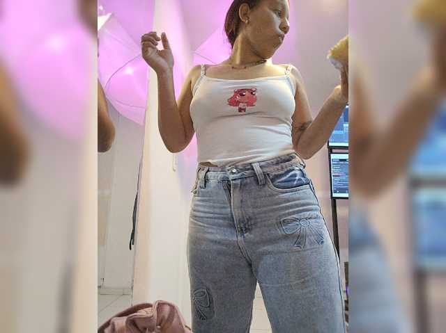 AprilJune live cam on BongaCams