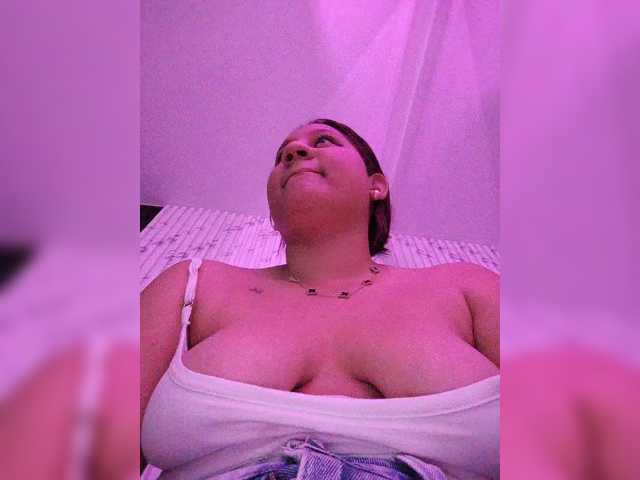 AprilJune live cam on BongaCams