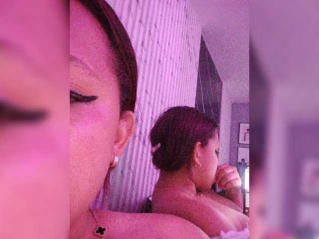 AprilJune live cam on BongaCams