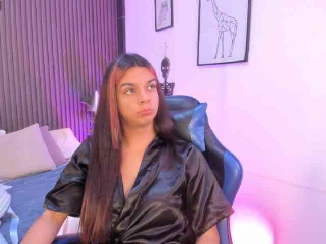 Caelithalyana's cam show statistics and live stream
