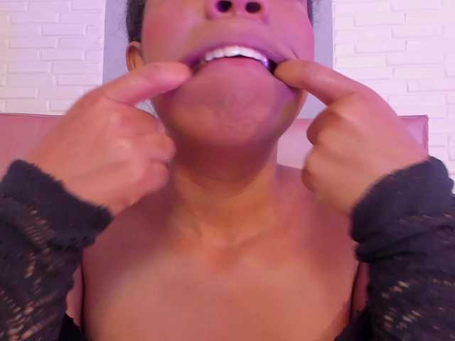 miaawills live cam on BongaCams