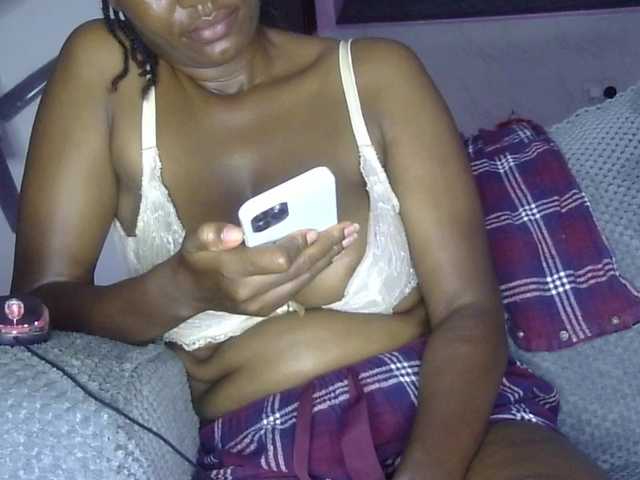 Keylinda75 live cam on BongaCams