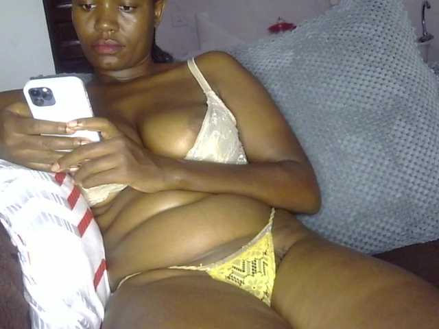 Keylinda75 live cam on BongaCams