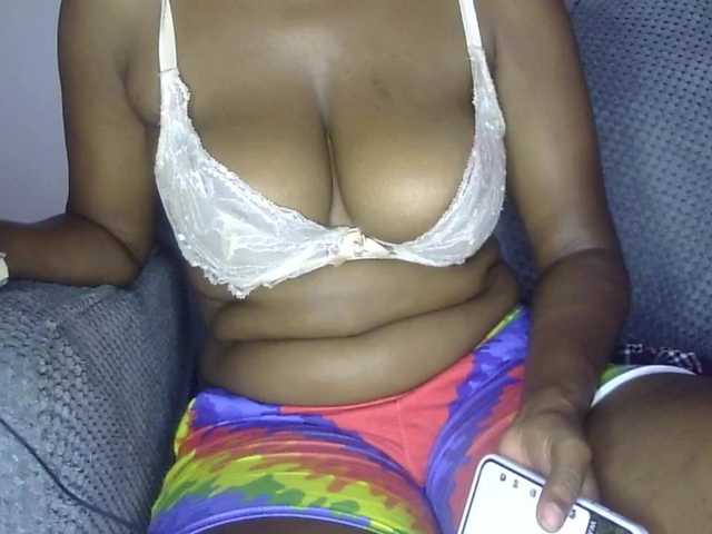 Keylinda75 live cam on BongaCams