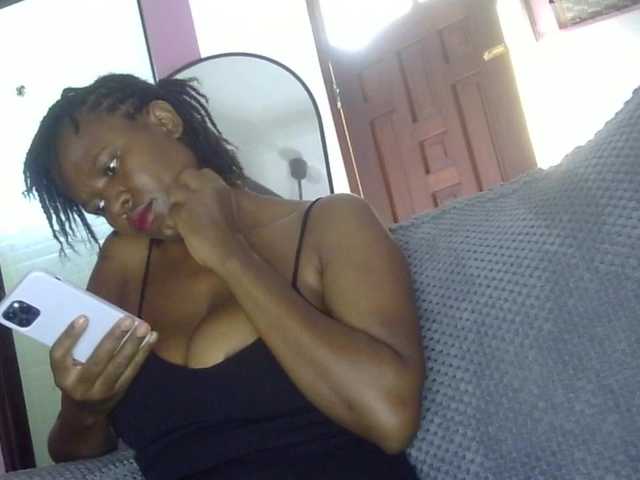 Keylinda75 live cam on BongaCams