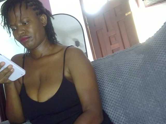 Keylinda75 live cam on BongaCams