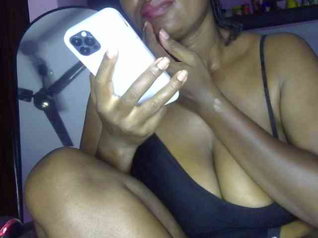 Keylinda75 webcam