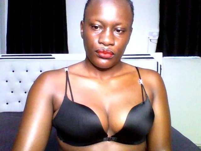 pixelbloom2000 live cam on BongaCams
