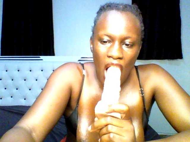 pixelbloom2000 live cam on BongaCams
