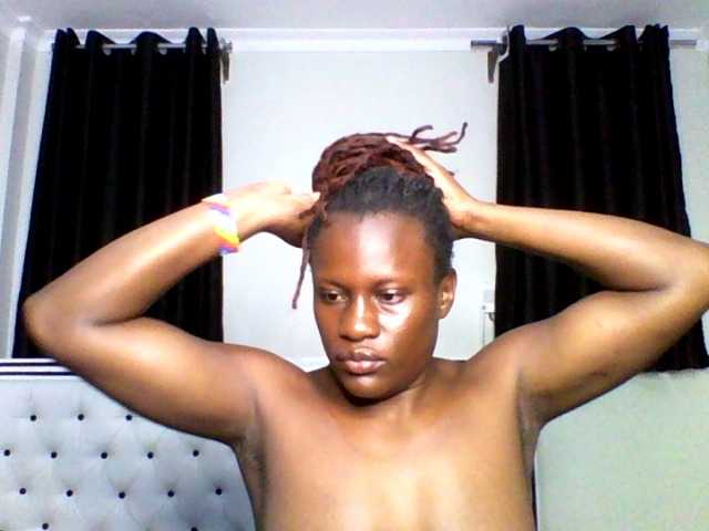 pixelbloom2000 live cam on BongaCams