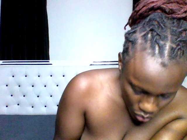 pixelbloom2000 live cam on BongaCams