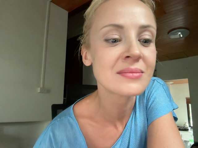 Paulinaa live cam on BongaCams