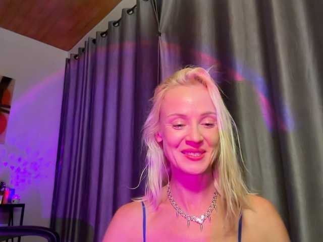 Paulinaa live cam on BongaCams