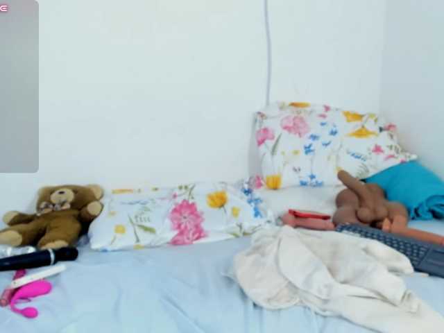 adisson-petitte1 live cam on BongaCams
