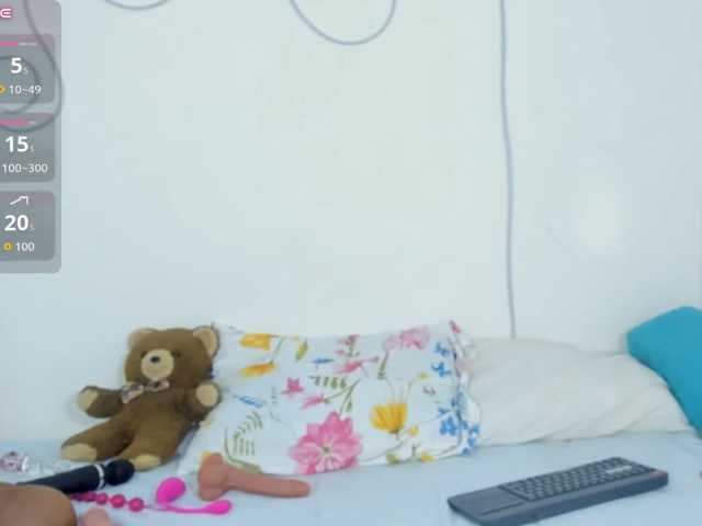 adisson-petitte1 live cam on BongaCams