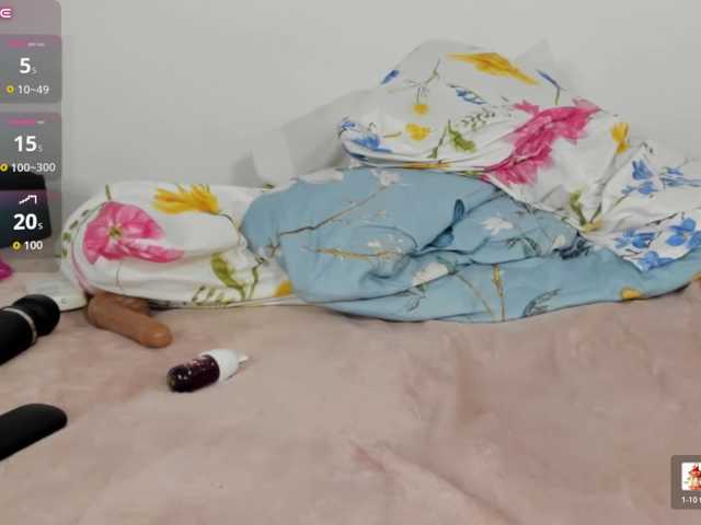 adisson-petitte1 live cam on BongaCams