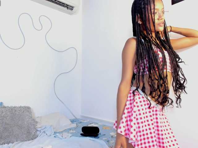 adisson-petitte1 live cam on BongaCams