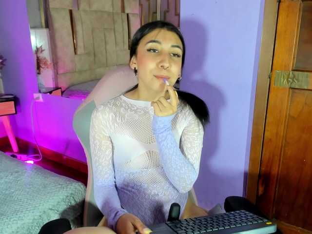 isabela-croftt — live female cam