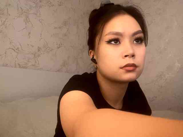 CatherinInsognia webcam
