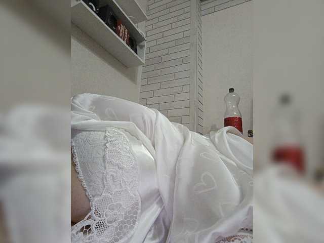 le modèle Nolifirsta est en webcam porno dans un show sur le site bongacams, il possède les tags suivants: White/Caucasian,Brunette,Shaved