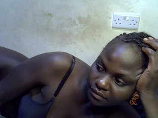 African-qeen1