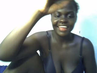 African-qeen1