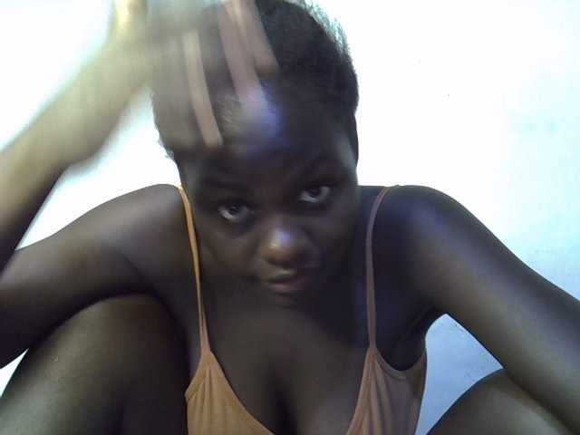 African-qeen1