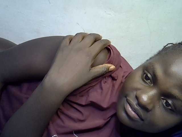 African-qeen1 live cam on BongaCams