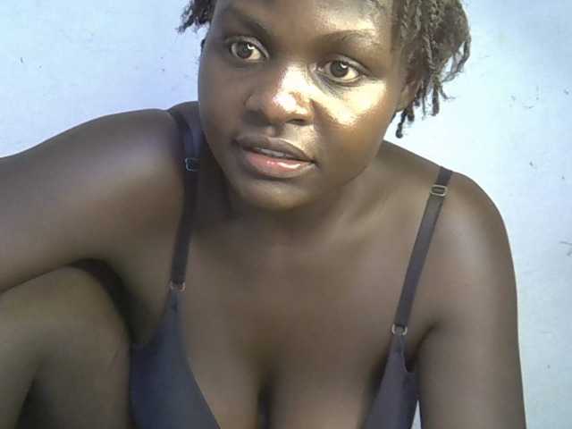 African-qeen1