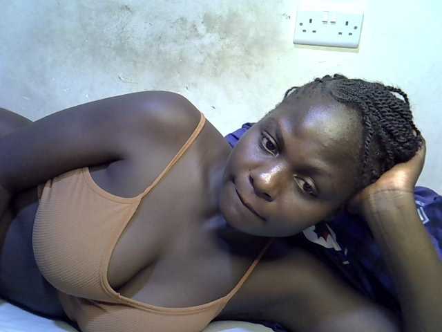 African-qeen1 live cam on BongaCams