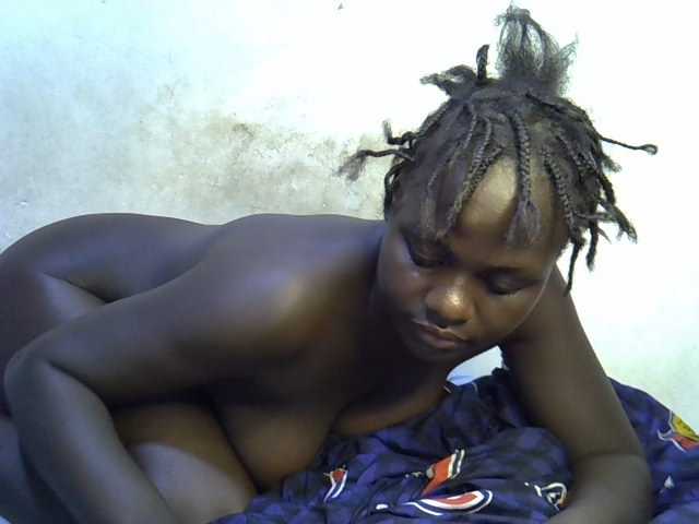 African-qeen1