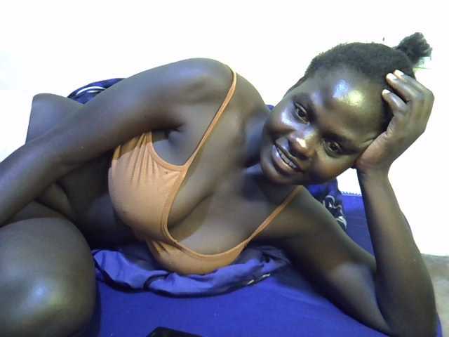 African-qeen1