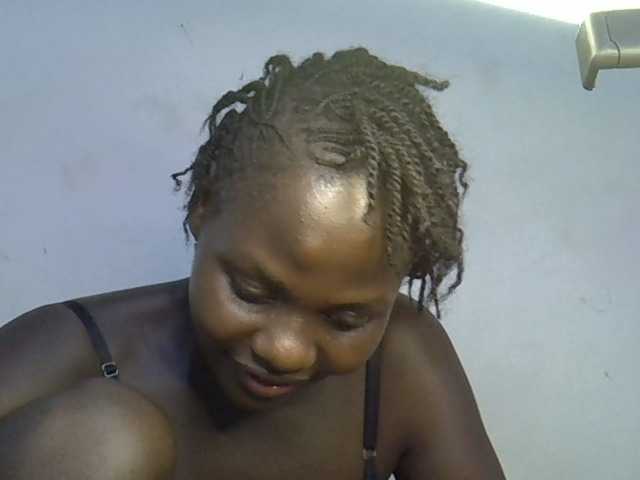 African-qeen1