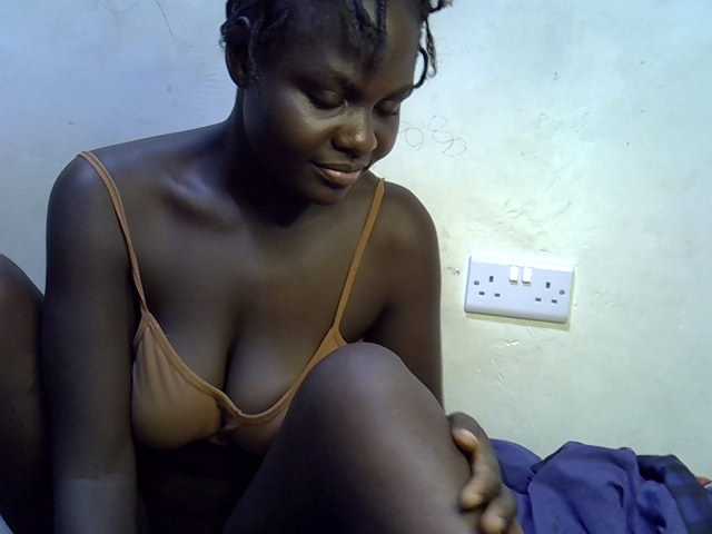 African-qeen1