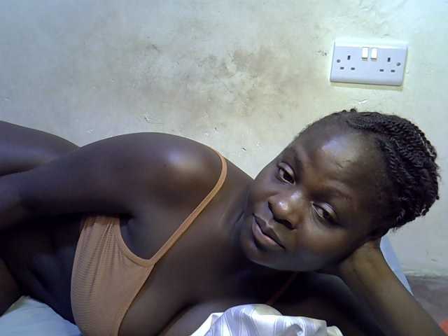 African-qeen1