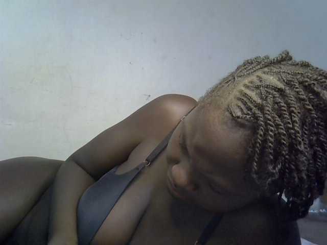 African-qeen1, en directo ahora en BongaCams