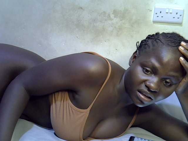 African-qeen1