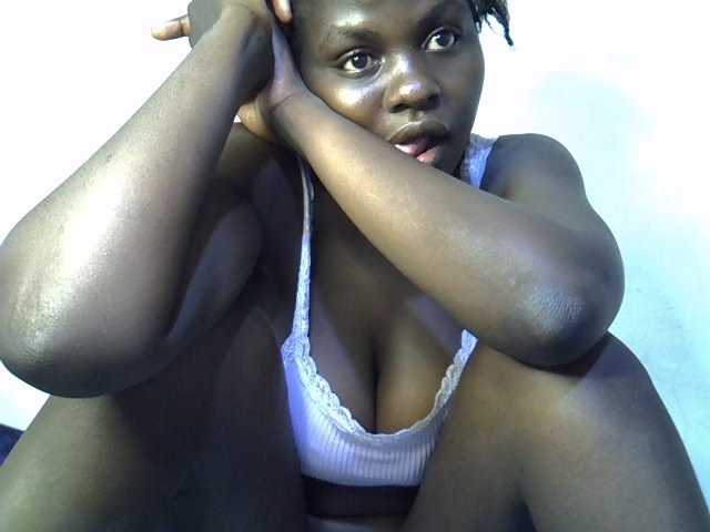 African-qeen1