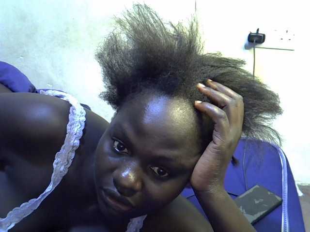 African-qeen1