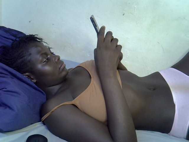 African-qeen1 live cam on BongaCams