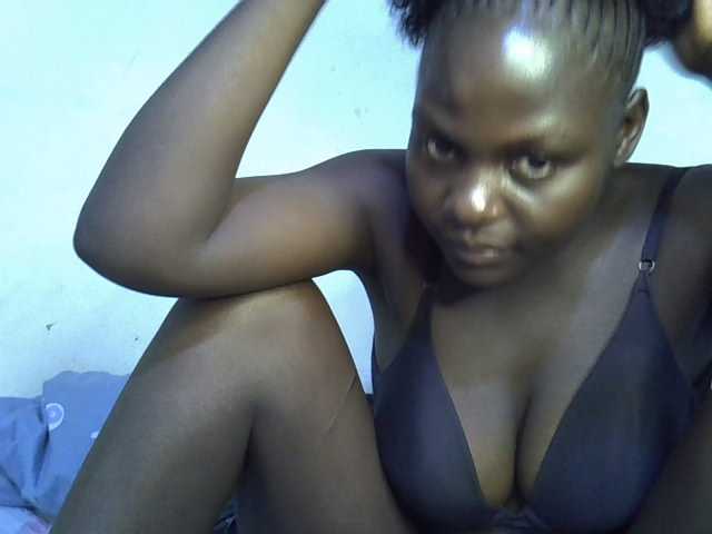 African-qeen1 live cam on BongaCams